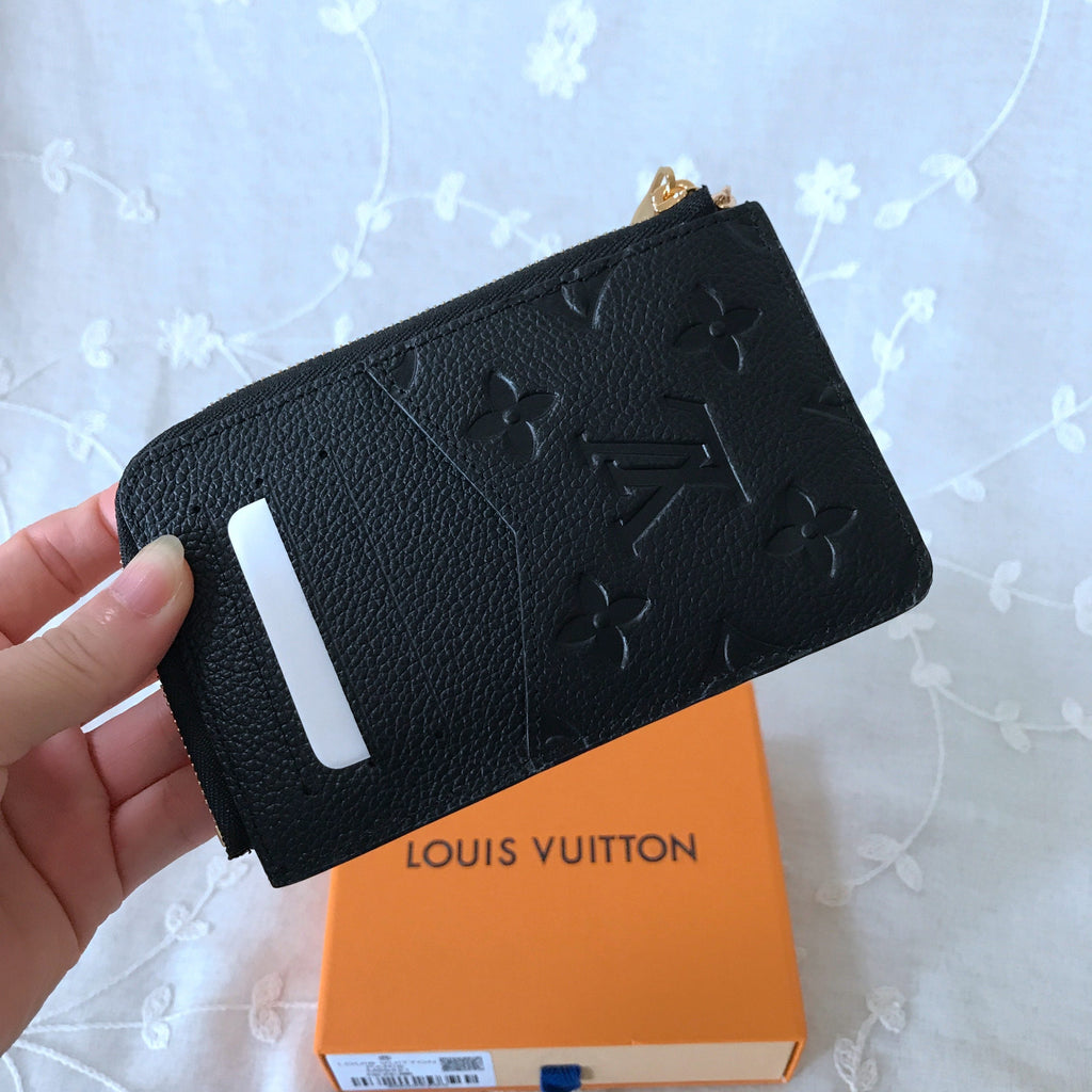 Buttons wallet