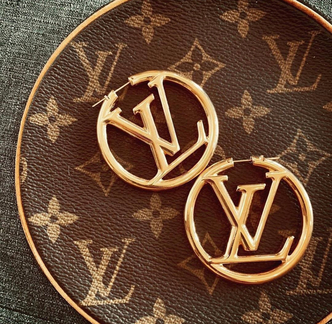 circle earrings