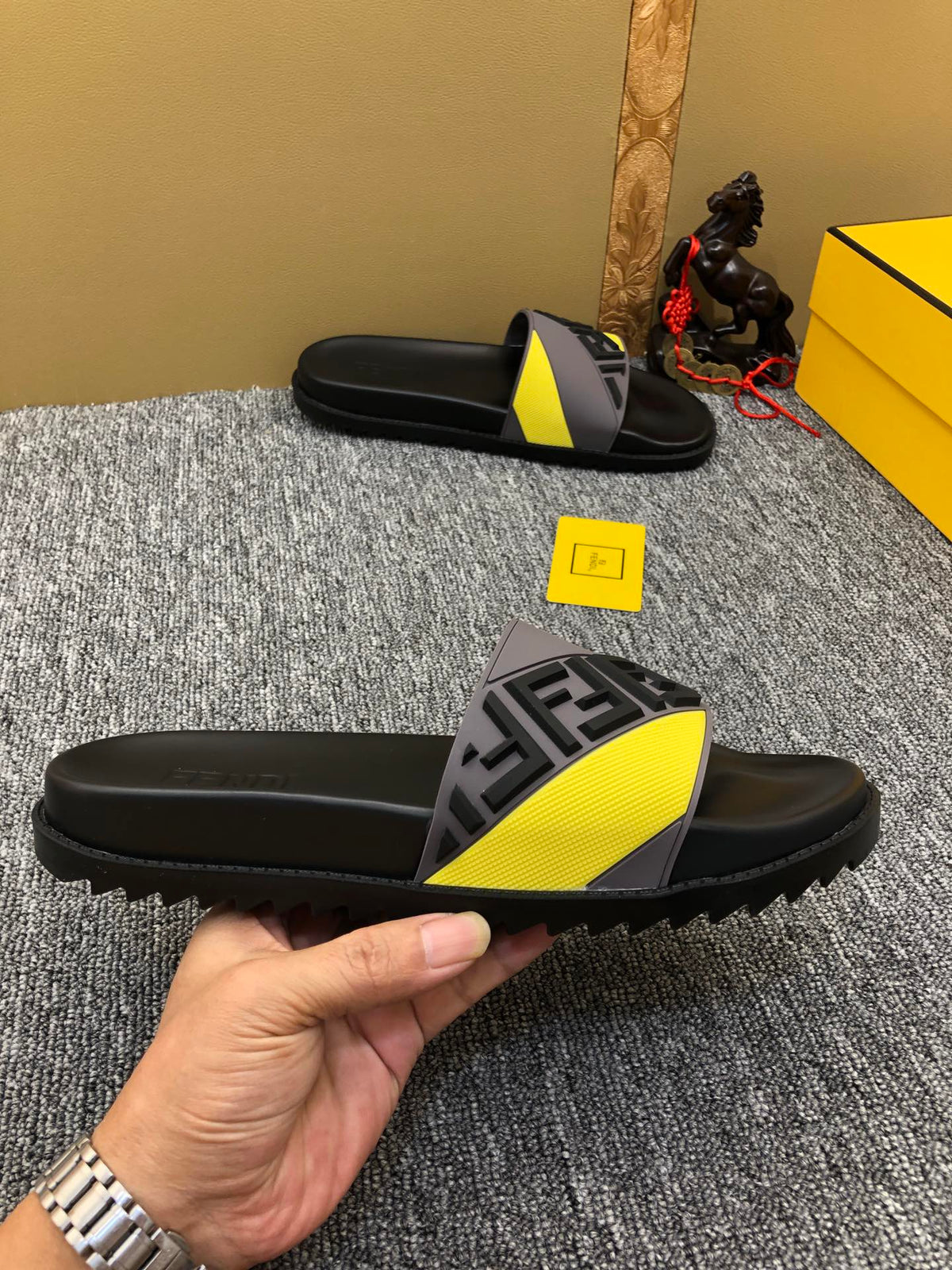 F e n d I slides